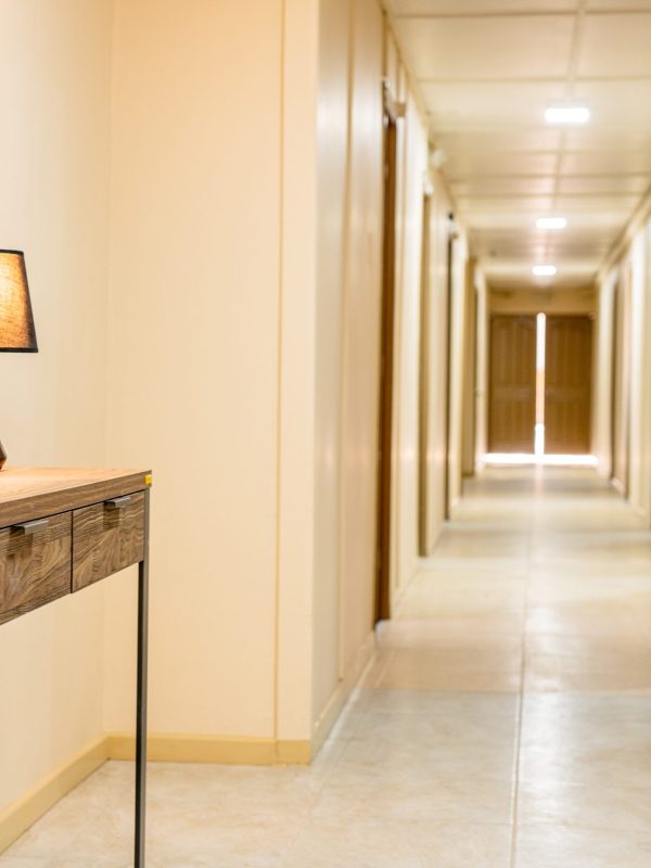 #1-Lobby Ave Roja